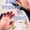 Een vrouw in bed